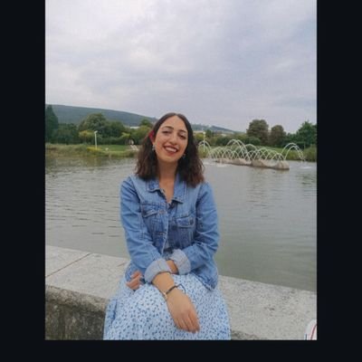 snglmnt's profile picture. 'Her şakaya güleceğim bütün çiçeklerin nasıl koktuğunu öğreneceğim bu hayat anca böyle yola gelir.'