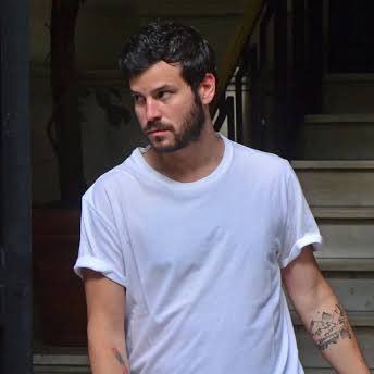 Una mattina mi son svegliato, o bella, ciao! bella, ciao! bella, ciao, ciao, ciao! Una mattina mi son svegliato, e ho trovato l'invasor.