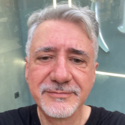 Padre de familia, programador, emprendedor. Enamorado de la CIENCIA. Devorador de Investigación y Ciencia. Arquitecto de Soluciones IT