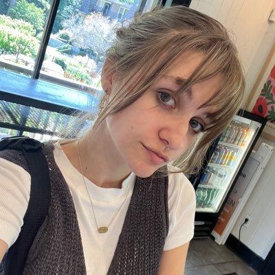 peeling paint off walls ୧ ‧₊˚ writer of fantastical queer words • ˏˋ°•*⁀➷ #amwriting detective fantasy ୧⋆。 mostly tweeting about words, but sometimes ttrpgs
