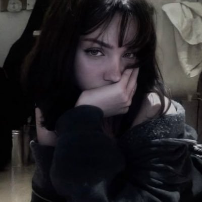 。 ♡ 。 ♡。 \ | /。 ♡ she’s from another dimension ♡。 / | \。 ♡ 。 ♡。 。 ♡。 .. ..