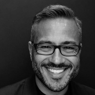 Social junky, Social Selling, Social Commerce, Well connected Sales Guy!