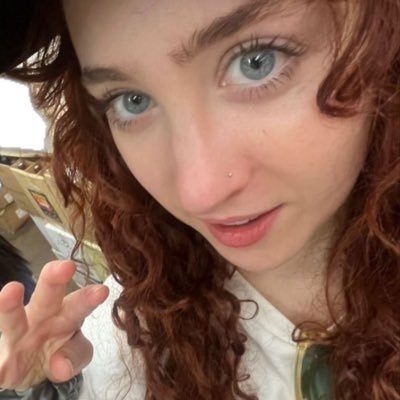 htwayfilm's profile picture. saoirse ronan & emma stone enthusiast.