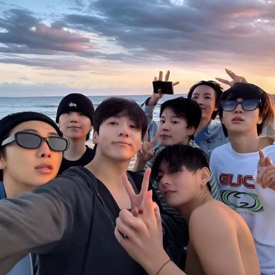 So now I’m officially BTS’s wife 😌 end in friend 😏 💜💜💜💜💜💜💜✨ Proof: BTS’s Weverse live (17/8/2025)