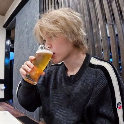 sophjkMRstY's profile picture. 