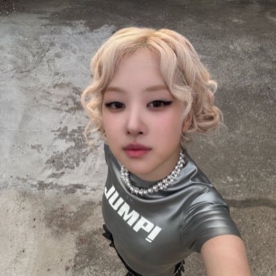 27 | Ariana Grande ☀️| Rosie #1️⃣| KPOP BP 🖤🩷| pv @pvneinei