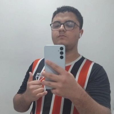 Apenas um São Paulino e que gosta muito de animes e jogos