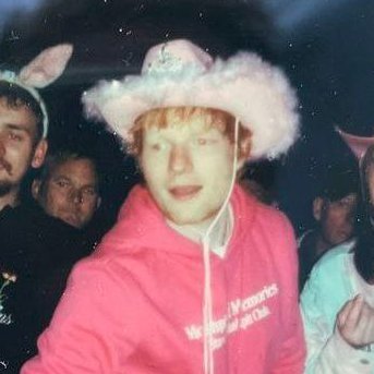 —☆Sheerio since 2012’; Swiftie since 08’• ✧♡ I saw @edsheeran x3 ♡✧ edhq x13 ♡ ‘‘Hi Flor’’✧