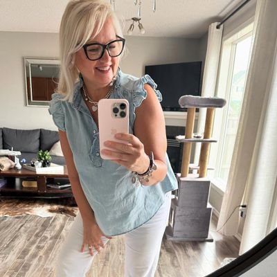 MJohnson6691062's profile picture. God is with me 🌷💜😚