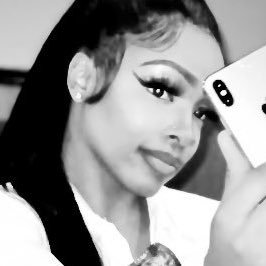 Makeup artist 🎨| Taurus ♉️| Ghost 👻| A Pretty Problem | Your favorite you just hate to admit it 😏