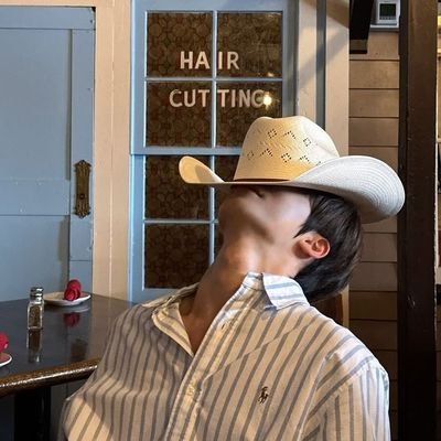 hchenlele's profile picture. #wlw  —⋅ ۫ ּ 8 makes 1 team .ᐟ