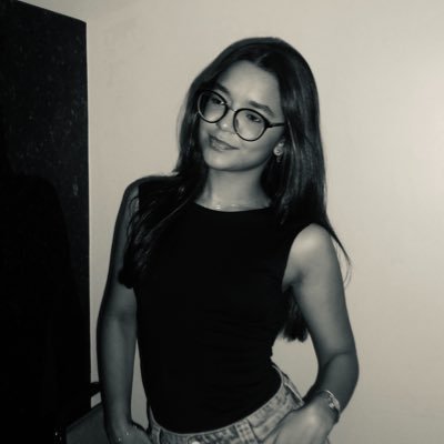 danizittaa's profile picture. brisa calma e mar revolto. | @ecvitoria