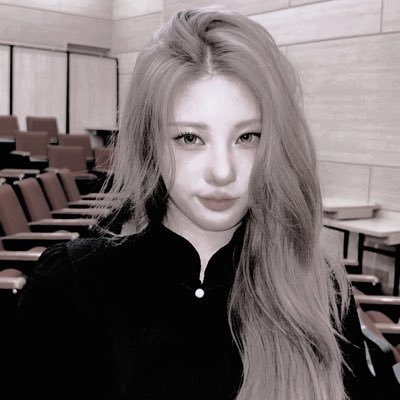 sunburnnnt's profile picture. i’m your dream girl, but you’re not my type!