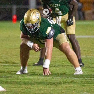 Class Of 26’ | 6’1, 280 | OG/OT | casonhall52@gmail.com | GPA 3.8📚| 912-590-2802 |