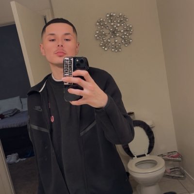 BabyFaceboosie's profile picture. blunt