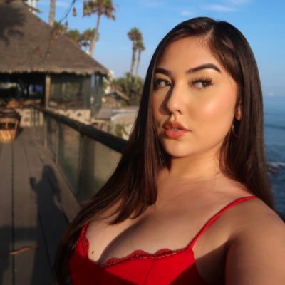 welcome to my 🌎💫 YouTuber, Model & UGC Creator xlivelaughbeautyx@live.com for bookings & business 💌 see my youtube, portfolio & other socials👇🏼✨🎥