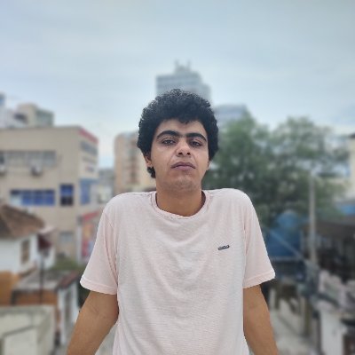 Sou o eu-lírico de Tabacaria do Álvaro de Campos;
Militante da UJS, nerdola e estudante de Letras também define minha personalidade bem legal