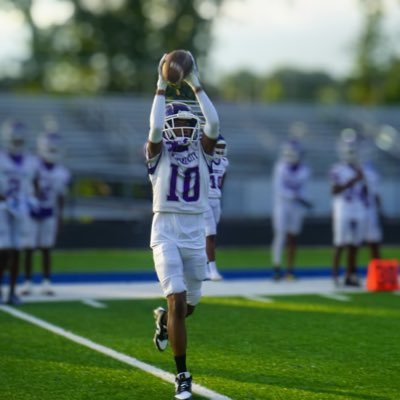 Athlete @bessemer_city 💜🐯 Student Athlete🏈 Class of 2026🎓 Weigh:161 “Mlb and Olb” 5’10👣 3.6 gpa📓 205-475-3050