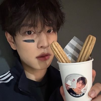 se o diabo é o pai da mentira o seungmin é o pai dele