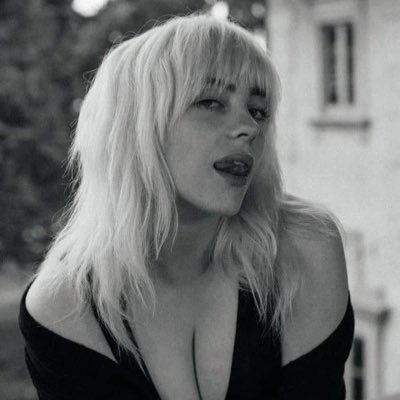 Lost in Billie's vibes 🎶 | Obsessed with her lyrics & aesthetic | #EilishStan | Spreading love & spooky energy 🖤 | Waiting for the next album drop 👁️🗨️