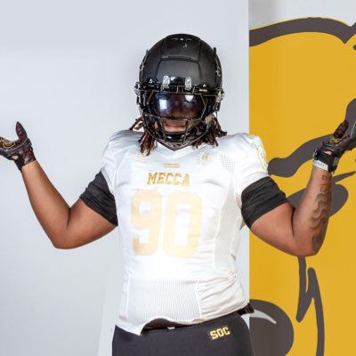 GOD 🙏, FAMILY ,Education 📚 & FOOTBALL 🏈 HIGHT 6’2 Weight 273 Position DL/OL 📱(469) 881-6645 CLASS OF 2027 🐻 SOUTH OAKCLIFF HIGH📧 Hundosrell@gmail.com