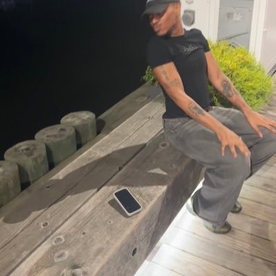 _justAskKen's profile picture. A likkle bit self centered