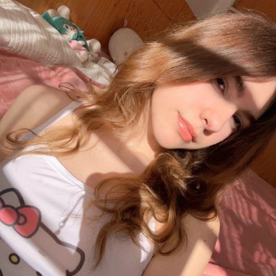 Just a bratty 18yo slut that likes attention ˃ᴗ˂ feel free to dm me