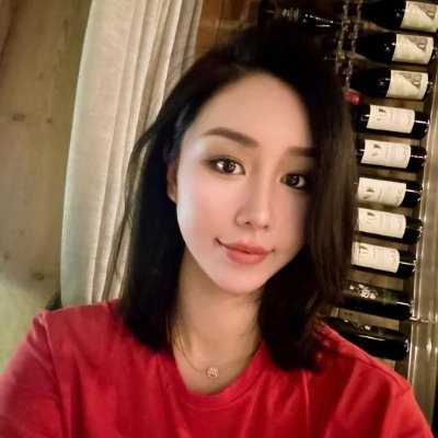 lunazhang25's profile picture. Writer of my own story 📖