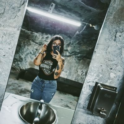 Pesimista, Existencialista, Machetona, Mezcalera, Fumaflores🌸...