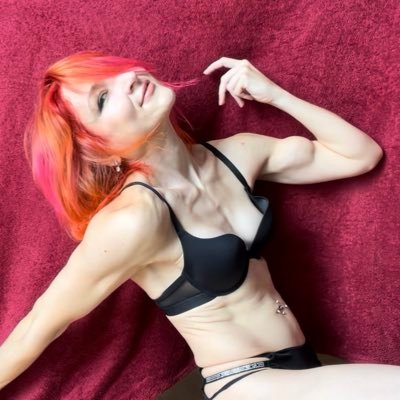 bicepsgirl's profile picture. Its my newest and the only Account here! Warning ⚠️ other one got hacked - report @biceps4fun_josi 💪 muscleflexing and posing, i love what i do 🏋‍♀️