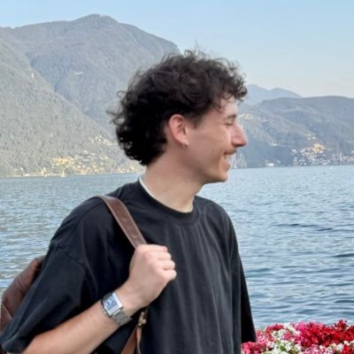 technomosexuel's profile picture. smells beer and cigarette