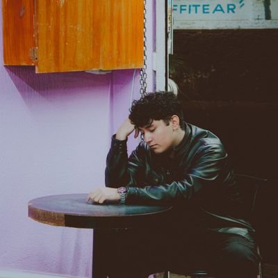Single colagelo 19 años
sígueme en instagram: _llarreal