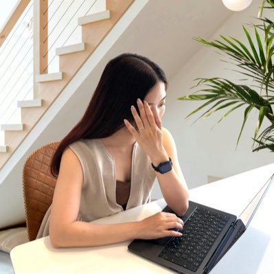 sayaka_hisho's profile picture. 売上数十億円ベンチャー企業3社専属秘書｜ SNSディレクター｜元小学校教諭の教育力×戦略的思考で新しい価値を｜フリーランス3年目｜3歳&0歳育児中👩👶｜一家の大黒柱💪｜「ただのサポート」から「経営パートナー」へ｜オンライン秘書育成スクールの運営として活動中📝