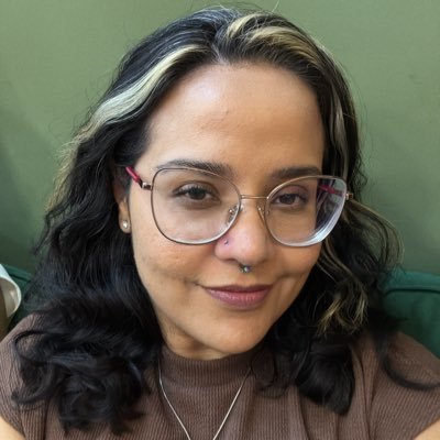nas horas vagas posto trechos de livros e dou opiniões não solicitadas. Nas horas trabalhadas sou psicóloga