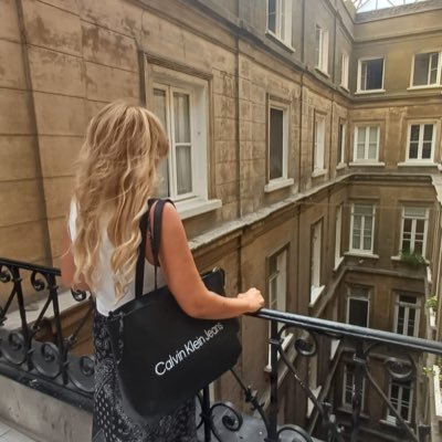 vpzupanija's profile picture. borsada PAT alırım PAT satarım 😄çok güzel batarım 🤦‍♀️ komik borsa paylaşımları.. 'malına sahip çıkamayan patpat' profiline hoşgeldiniz 😀😀