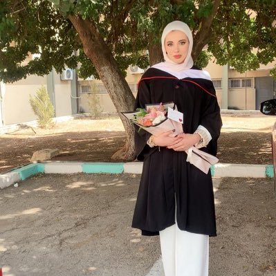 (فَمَن يَعمَلْ مِثقالَ ذَرَّةٍ خَيرًا يَرَه * وَمَن يَعمَلْ مِثقالَ ذَرَّةٍ شَرًّا يَرَه). M.A. Student || Miss Rand 🕯️