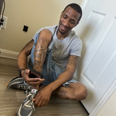 bthompson06011's profile picture. 