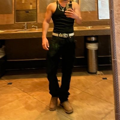 wh0snat3's profile picture. ☝️