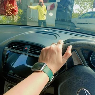 माना कि
सादगी का दौर नहीं,
मगर सादगी से अच्छा
कुछ और नहीं !!🥰