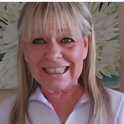 Jennifer Fitzsimmons is the founder of Pathways Country Yoga Retreat, where she hosts multiple Yoga Teachers Training and life changing Yoga Retreats.