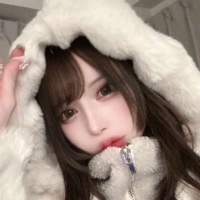 自分を好きになる努力🎀🪞3ヶ月で人は変わる 絶対にテングにならない1年後、2年後でめちゃくちゃ変わるからこそいまをどう大事に生きるか過ごすかが自分自身の未来に繋がってる！外見キレイに！常に吸収、学び続ける！時間はあっという間だから大切に時間過ごす！人生得するしあざとく＆愛嬌だよ