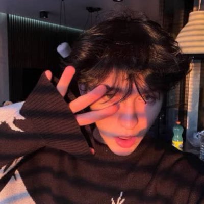 xii3zo255's profile picture. 