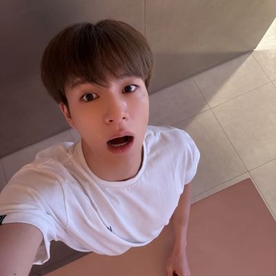 วันวันไม่ทำอะไรนอกจากอ่านฟิคไปเรื่อยๆเพราะฉะนั้นคุณไรท์ช่วยมาต่อลมหายใจหน่อยค่ะ #RVแม่น้องเจน่อ