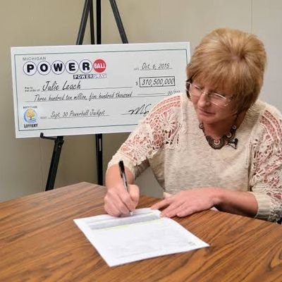 I'm miss Julie leach the winner of $310,500,000 in a while giving out $200,000 of my 1k followers