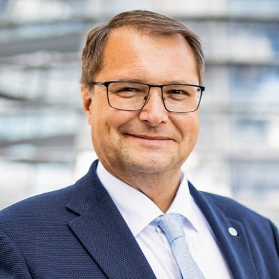 🇩🇪 Bundestagsabgeordneter für den Wahlkreis Hof-Wunsiedel 🏡 Erster Bürgermeister der Gemeinde Weißdorf im Hofer Land 🏛️ Kreisrat 🦁 CSU