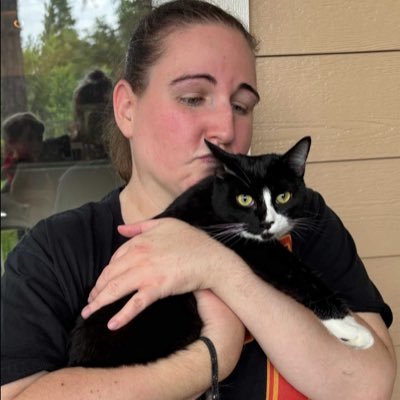 __daniellel03's profile picture. under co