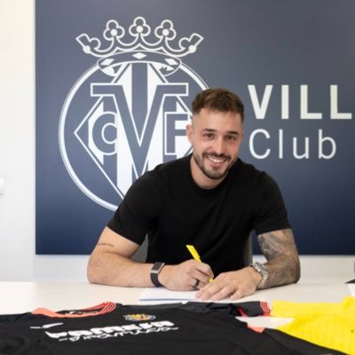 Jugador del Villarreal CF🟡. Internacional con la @sefutbol