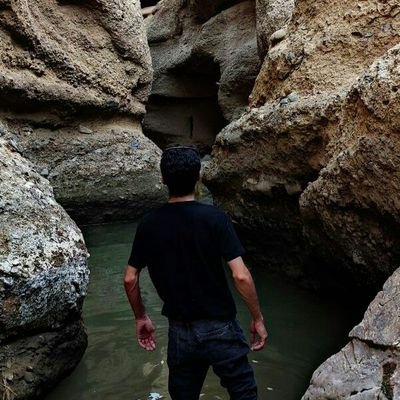 من اگر خارم اگر گل چمن آرایی هست
که از آن دست که میپروردم میرویم🌱