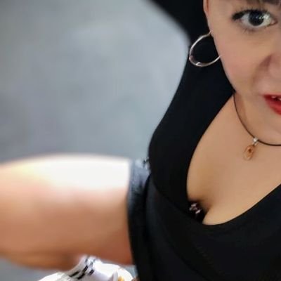 somos pareja en busca de pasar momentos agradables en compania de las personas correctas !