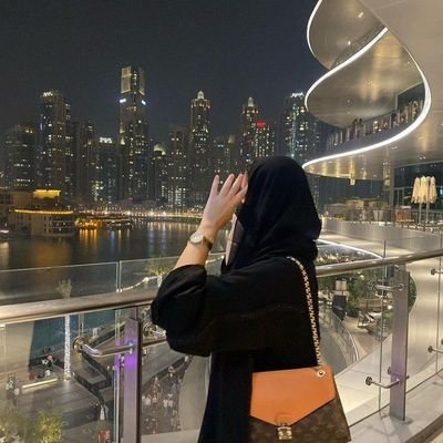 اني مقيم ولي روح على سفَرٍ
اواه يا غربة الأرواح أواه
✈️🇯🇴🇦🇪🎓